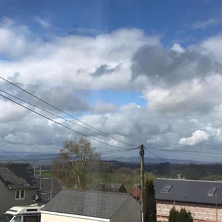 Cheerful Two Bedroom Cottage In The Forest Of Dean Lydbrook Bagian luar foto